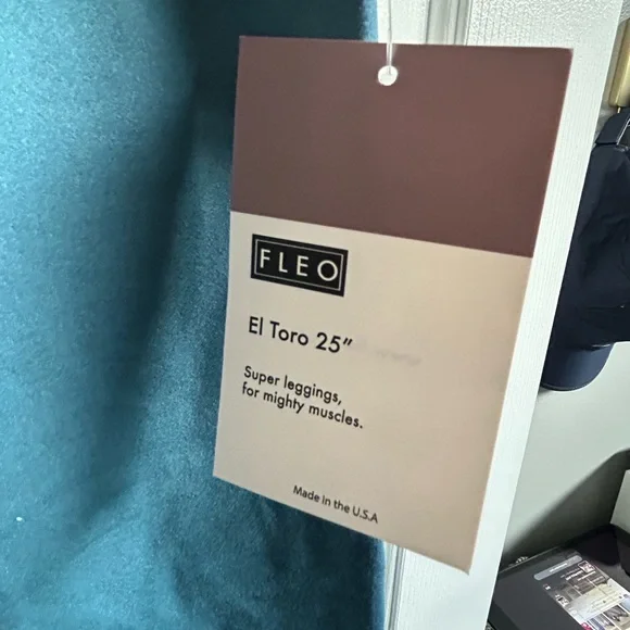 Fleo El Toro 25’ Teal Leggings NWT - Picture 4 of 6